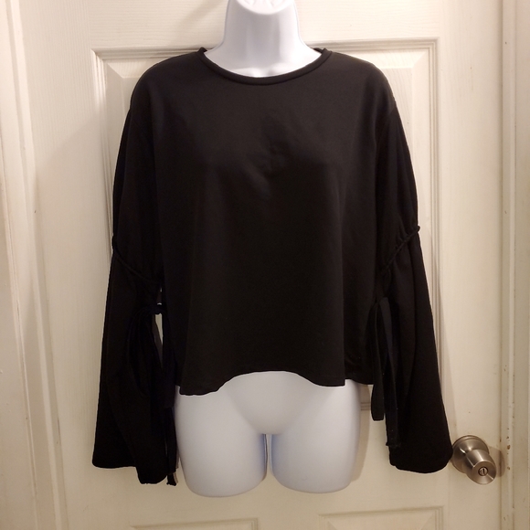 Zara Tops - Zara Trafaluc lined top w/sleeve detail
